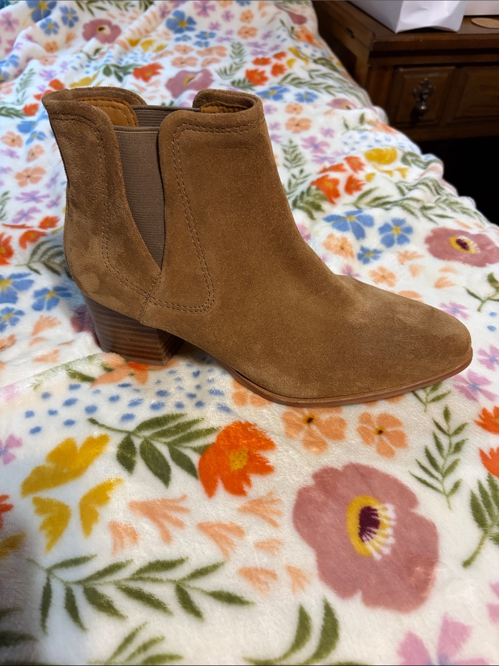 Johnston & Murphy Trista Chelsea bootie. Chestnut suede. Size 7